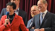 2019 machten Inge Aures gemeinsam mit Olaf Scholz Wahlkampf in Bischofsgr&uuml;n. Beim SPD-Neujahrstreffen fand sie auch kritische Worte zur Politik der Ampel.