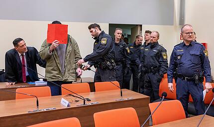Prozessbeginn wegen Auto-Anschlag auf eine Demonstration