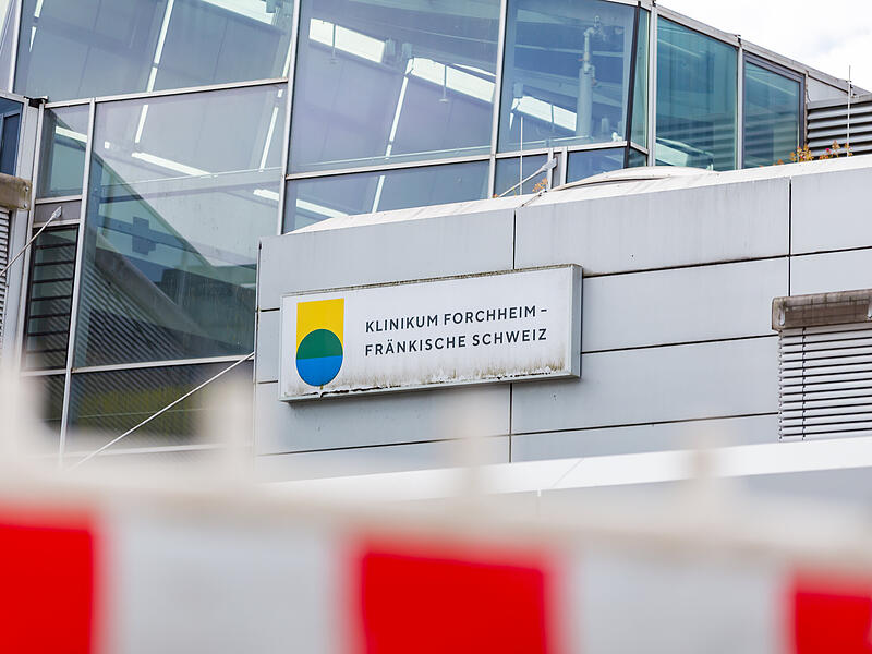 Klinikum ForchheimForchheim & Fränkische Schweiz Die letzten Weichen werden gestellt: Die Stadt Forchheim muss wegen der Haushaltskonsolidierung sparen – und will deshalb ihre Anteile am Klinikum an den Landkreis abgeben. Nun biegen die Stadtratsmitglieder auf die Zielgerade ein.