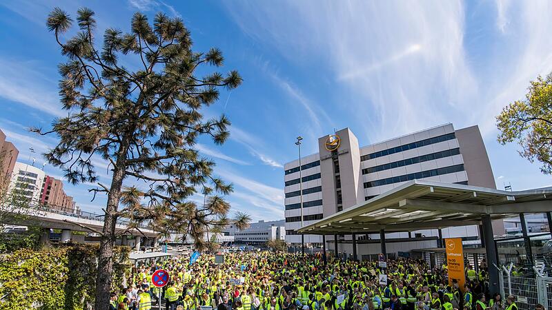 Festakt 100 Jahre Lufthansa und Streik des Kabinenpersonals
