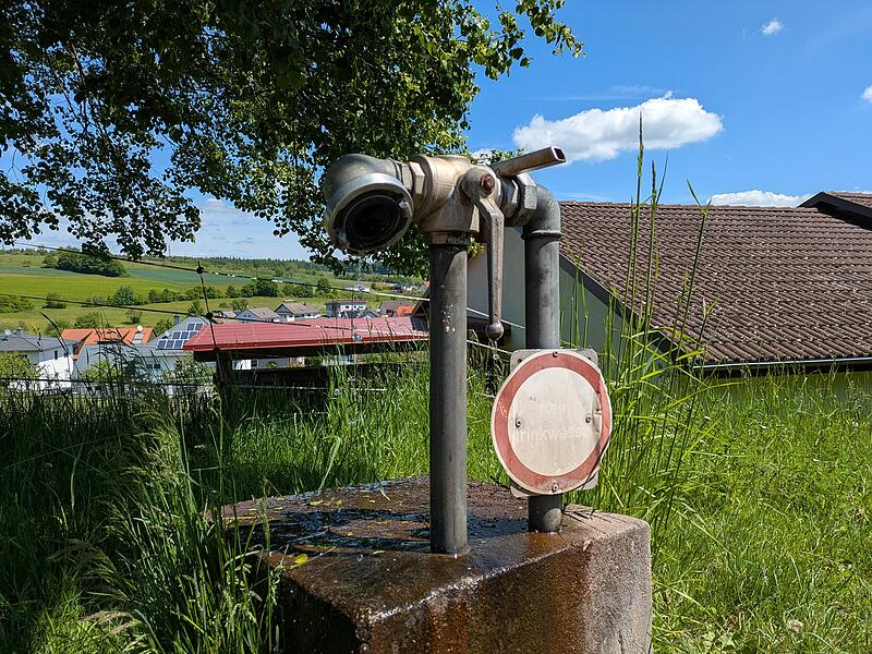 Die Zukunft der Wasserzapfstellen im Markt Burkardroth ist ungewiss. F&uuml;r eine m&ouml;gliche Wiederzulassung verlangen die Beh&ouml;rden umfangreiche Nachweise.