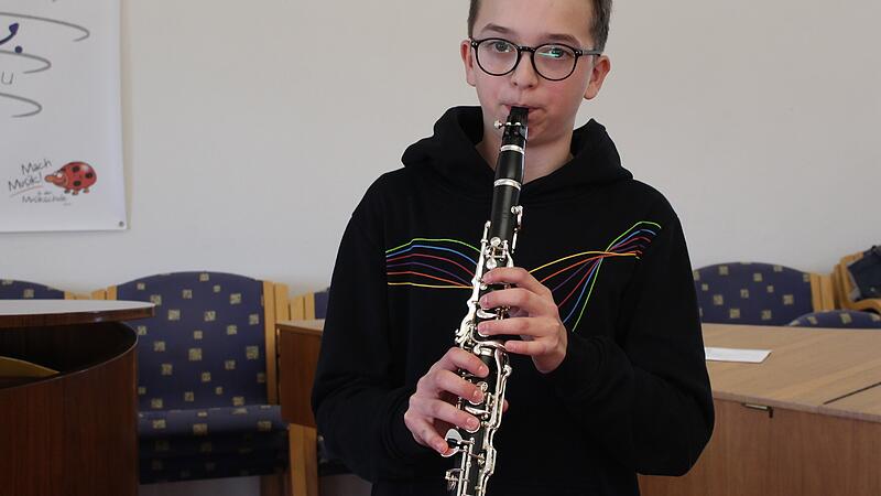 Ein gro&szlig;es Talent an der Klarinette: Oliver Schnellbach hat das silberne Abzeichen (D2) des Bayerischen Blasmusikverbandes erhalten. Auch an Wettbewerben hat er schon teilgenommen.