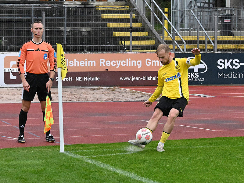 Sport Fußball Saison 2026 / 2027 Regionalliga Bayern 15. Spieltag Samstag 17.10.2026 Spielort Bayreuth Hans-Walter-Wild Stadion Spielbeginn 14.00 h SpVgg Bayreuth gegen VfB Eichstätt Halbzeitergebnis 0:1 Endstand 3:1 Marco Zietsch Eckball (Vorlage z Sport Fußball Saison 2026 / 2027 Regionalliga Bayern 15. Spieltag Samstag 17.10.2026 Spielort Bayreuth Hans-Walter-Wild Stadion Spielbeginn 14.00 h SpVgg Bayreuth gegen VfB Eichstätt Halbzeitergebnis 0:1 Endstand 3:1 Marco Zietsch Eckball (Vorlage z