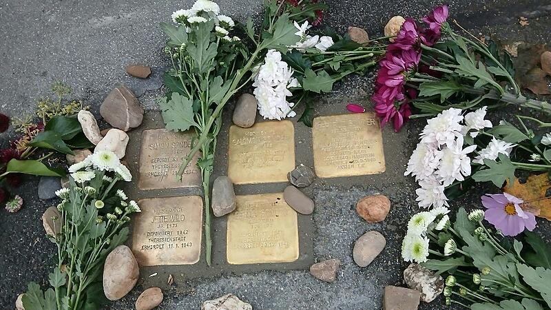Die Stolpersteine f&uuml;r die Familie Sonder.