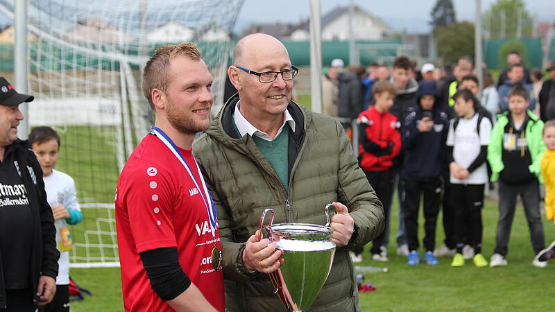 Dreierrunden, absagende Vereine und gro&szlig;e Kulissen: Die Relegation im Fu&szlig;ballkreis Bamberg bot viel Gespr&auml;chsstoff. Das sieht Kreisspielleiter Manfred Neumeister (rechts) ganz &auml;hnlich.
