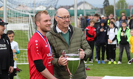 Dreierrunden, absagende Vereine und gro&szlig;e Kulissen: Die Relegation im Fu&szlig;ballkreis Bamberg bot viel Gespr&auml;chsstoff. Das sieht Kreisspielleiter Manfred Neumeister (rechts) ganz &auml;hnlich.