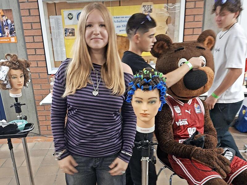 Viele Besucher der Berufsmesse der Handwerkskammer interessierten sich fürs Styling.