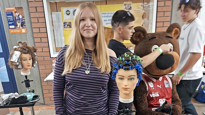 Viele Besucher der Berufsmesse der Handwerkskammer interessierten sich fürs Styling.