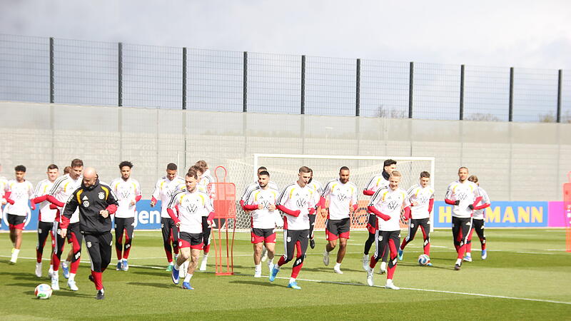 Nach der Trainingseinheit fuhr der Bus nach N&uuml;rnberg. Dort wartete der Flieger Richtung Basel.