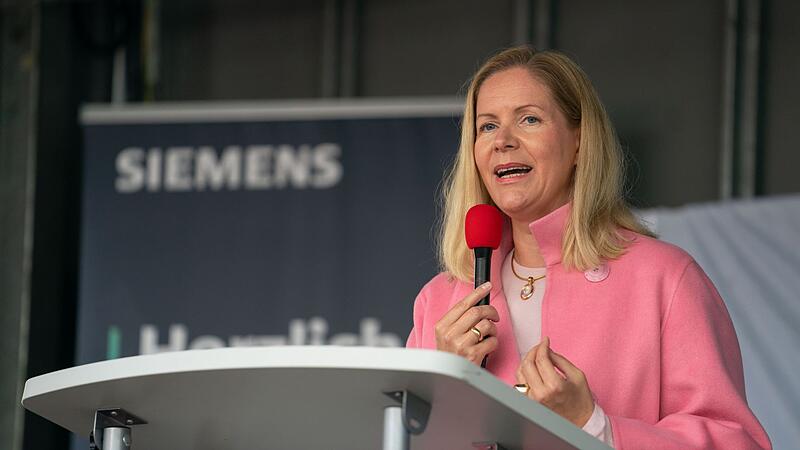 Inbetriebnahme gr&ouml;&szlig;te gr&uuml;ne Wasserstofferzeugungsanlage Bayern