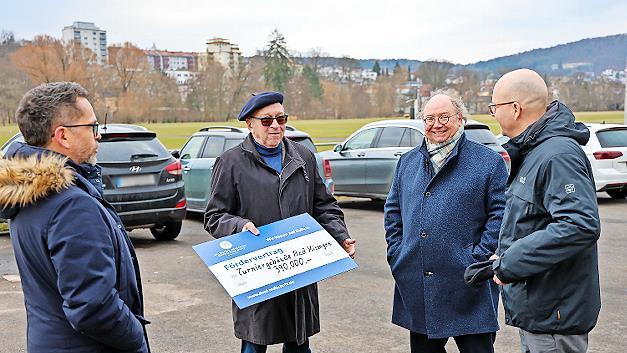 Begrüßung vor der Übergabe des Fördervertrags: Oberbürgermeister Dirk Vogel, Kulturreferent Peter Weidisch, Ortskurator der DSD Martin Kuchler und Stadtplaner Stephan Scharf. Begrüßung vor der Übergabe des Fördervertrags: Oberbürgermeister Dirk Vogel, Kulturreferent Peter Weidisch, Ortskurator der DSD Martin Kuchler und Stadtplaner Stephan Scharf.