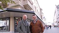 Niko Rotschedl und Bernhard Bocks haben den Leerstand im Erdgeschoss des Modehauses Grom beseitigt. Rotschedl &ouml;ffnet aktuell f&uuml;r drei Tage einen Pop-Up-Store in den noch ungenutzten Obergeschossen.