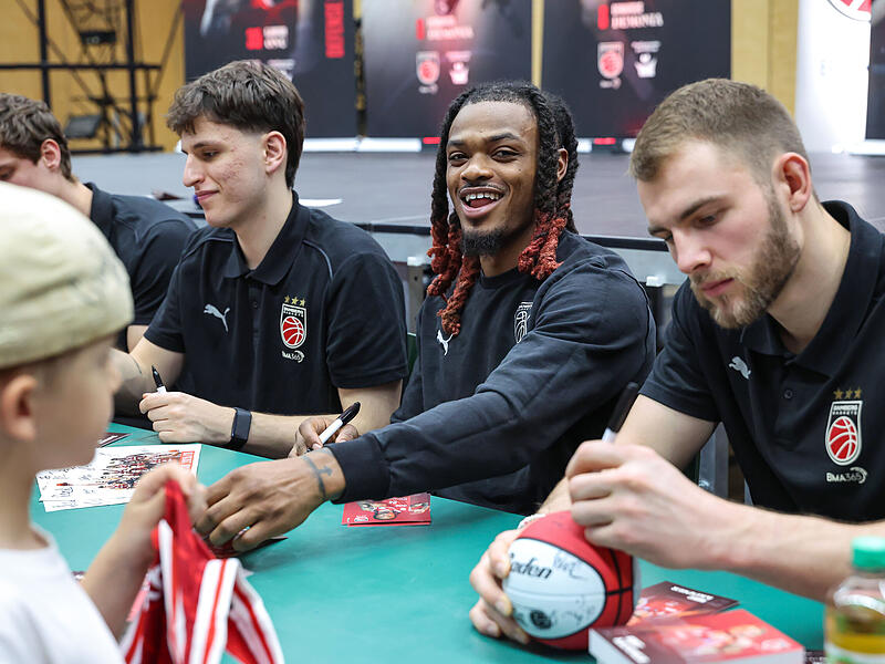 Cobe Williams (Mitte) wird die Bamberg Baskets wohl verlassen. Cobe Williams (Mitte) wird die Bamberg Baskets wohl verlassen.