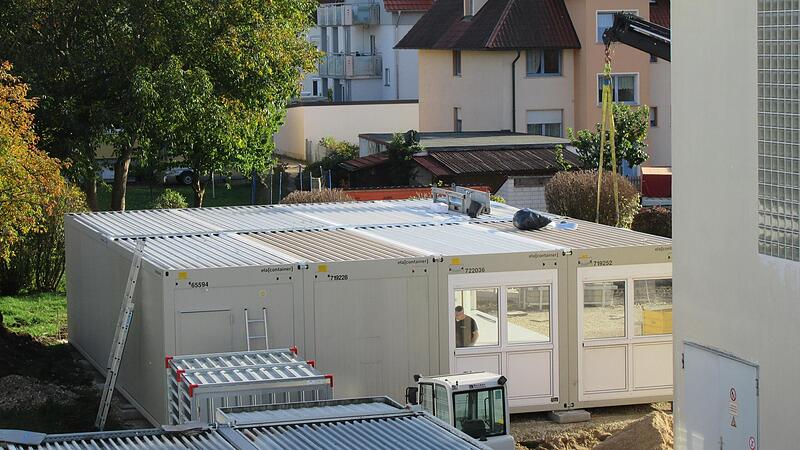 Die Container bei Moll wurden am Montag aufgebaut.