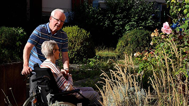 Dieter Ölschlegel kümmert sich seit vielen Jahren um seine an Demenz erkrankte Ehefrau Gudrun, die inzwischen im Heim lebt.