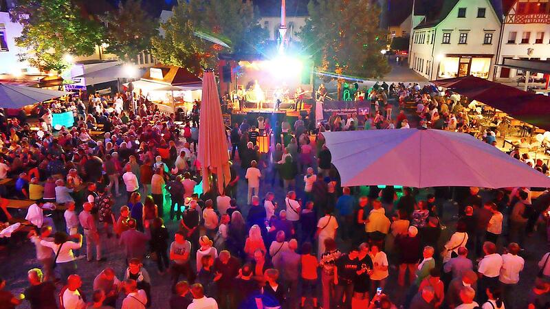 Das „Abendlicht“ auf dem Haßfurter Marktplatz ist längst zu einem Besuchermagneten geworden. Das „Abendlicht“ auf dem Haßfurter Marktplatz ist längst zu einem Besuchermagneten geworden.