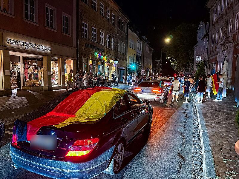 Nach WM-Ausschreitungen in Bamberg: Sind Autokorsos eigentlich erlaubt?