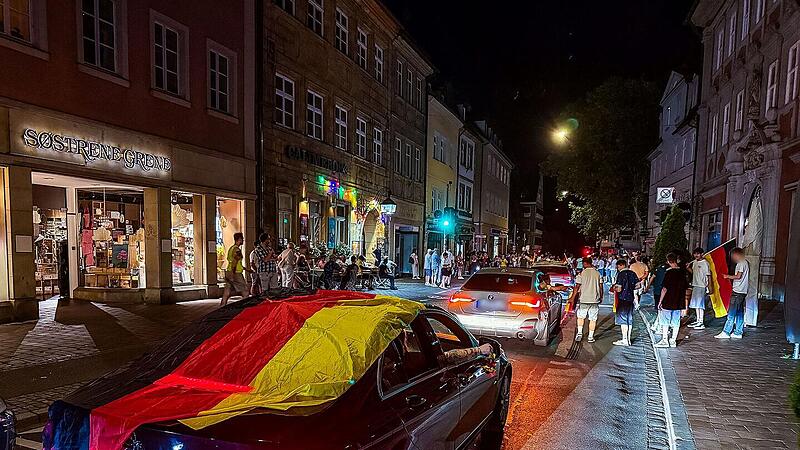 Nach WM-Ausschreitungen in Bamberg: Sind Autokorsos eigentlich erlaubt? Nach WM-Ausschreitungen in Bamberg: Sind Autokorsos eigentlich erlaubt?