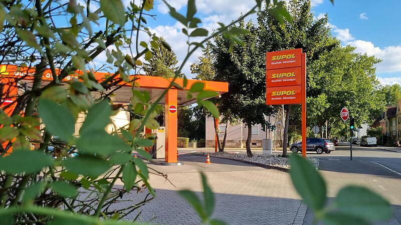 An dieser Supol-Tankstelle in Erlangen ist ausreichend Sprit vorhanden. Anders war es k&uuml;rzlich in einer Supol-Filiale in F&uuml;rth. Doch auch dort ist der Engpass wieder behoben.