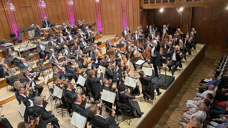 Die Tschechische Philharmonie im Max-Littmann-Saal des Regentenbaus Die Tschechische Philharmonie im Max-Littmann-Saal des Regentenbaus