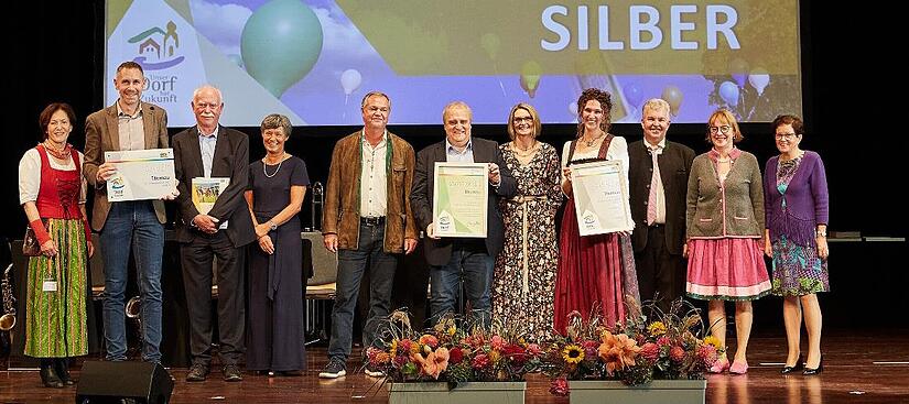 Die Thurnauer Gesandtschaft ist stolz auf die Auszeichnung für ihre Gemeinde.