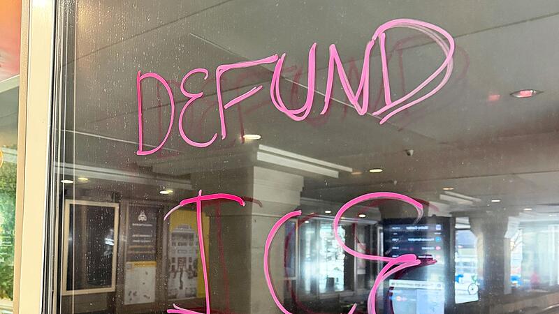 Protest gegen Einwanderungsbehörde ICE Protest gegen Einwanderungsbehörde ICE