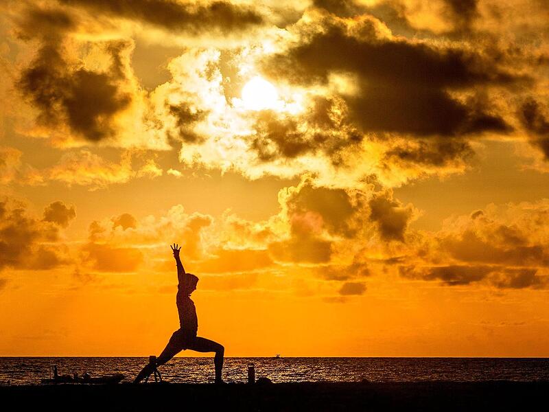 Auf dem 5-Elements-Festival in Eibelstadt gibt es neben Musikveranstaltungen auch Yoga-Kurse (Symbolbild). Auf dem 5-Elements-Festival in Eibelstadt gibt es neben Musikveranstaltungen auch Yoga-Kurse (Symbolbild).