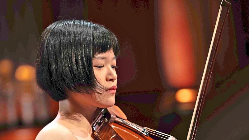 Die Bratschistin Ayaka Taniguchi.Anne-Laure Lechat Die Bratschistin Ayaka Taniguchi.Anne-Laure Lechat