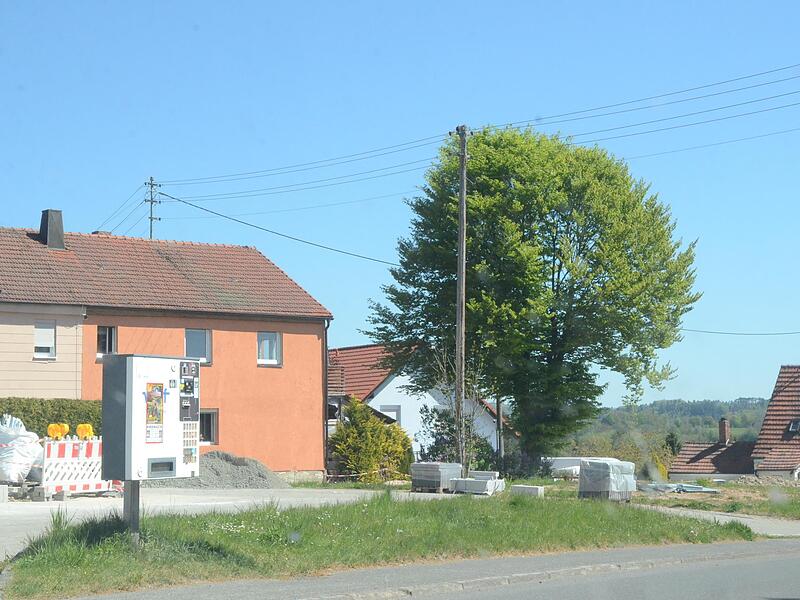 An der B 303 in Breitenloh sollen eine Doppelgarage und eine Lagerhalle entstehen. Das Bauvorhaben war Thema in der Sitzung des Bau-, Stadtentwicklungs- und Wirtschaftsausschusses der Stadt Kronach.