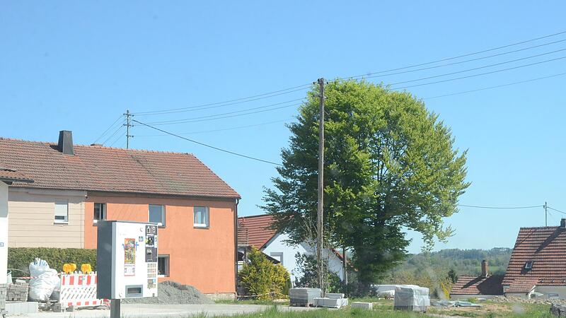An der B 303 in Breitenloh sollen eine Doppelgarage und eine Lagerhalle entstehen. Das Bauvorhaben war Thema in der Sitzung des Bau-, Stadtentwicklungs- und Wirtschaftsausschusses der Stadt Kronach.