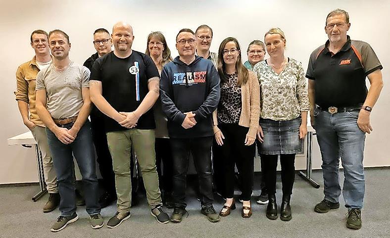 Der neue Vorstand (hinten von links): Kassenprüfer Dominik Hertel, Jörg Dressel, Beisitzer Andrea Hertel, Verkehrsreferent Florian Grösch, Beisitzer Melanie Eder; (vorne von links) Schriftführer Manuel Fischer, 1. Vorsitzender Harald Schütz, 2.Vor...