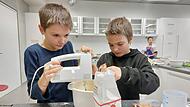 Gemeinsam lernen, kochen und backen: Sch&uuml;ler der Realschule Kitzingen finden in der Offenen Ganztagsbetreuung ein vielf&auml;ltiges Angebot.