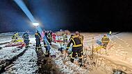 Wie geht man bei einer Eisrettung vor, probten Feuerwehr und Wasserwacht gemeinsam.