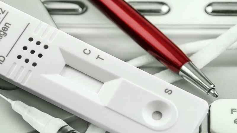 Nur wer geimpft, genesen oder getestet ist, darf noch seine Arbeitsstätte aufsuchen. Nur wer geimpft, genesen oder getestet ist, darf noch seine Arbeitsstätte aufsuchen.