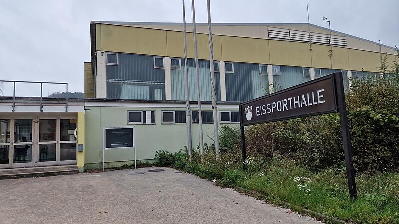 2017 hat die Stadt die Eishalle verkauft, 2019 wurde sie geschlossen, 2021 reichte das Rathaus Klage ein.