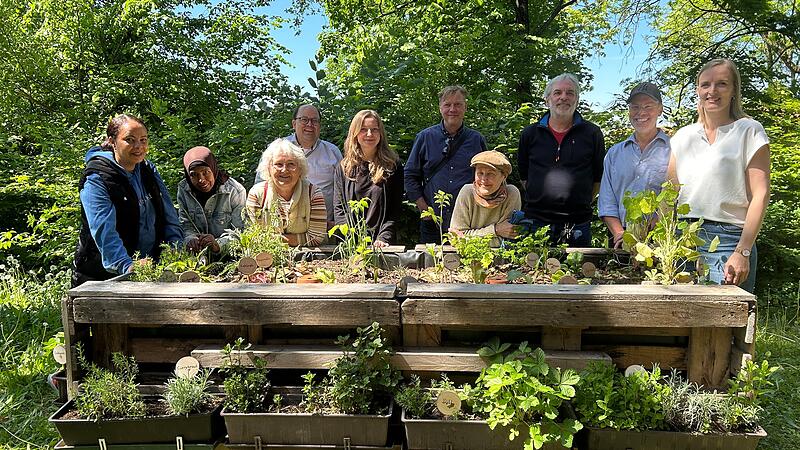 Contakt-Garten eröffnet: Die Mitglieder der AG Natur im Zukunftsraum Coburg (ehemals „Green Deal“) und das Team vom „Grünen Gockel“ (St. Moriz) haben mit viel Herzblut und Leidenschaft etwas Wunderbares geschaffen.