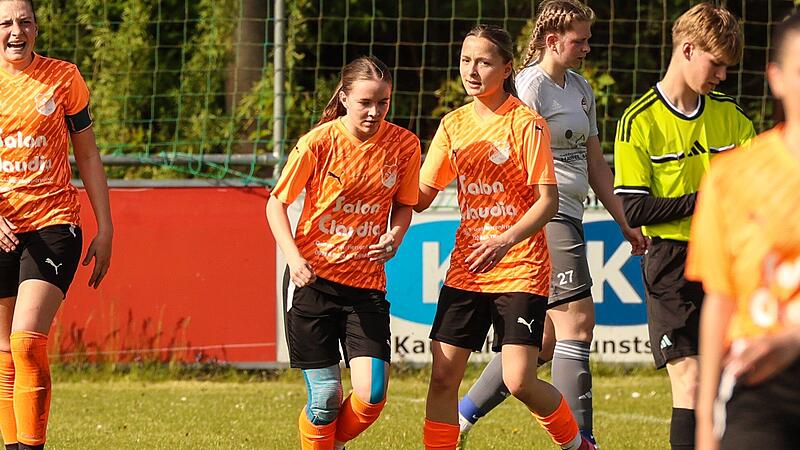 Lea Punzelt (links, ein Treffer) und Sophie M&uuml;ller (rechts, drei Treffer) sicherten Reitsch die Punkte gegen Teuchatz.