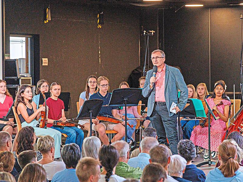 Die Junior Bigband unter der Leitung von Florian Kager. Die Junior Bigband unter der Leitung von Florian Kager.
