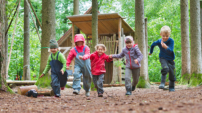 Rennen, springen, Kind sein: Seit zehn Jahren gibt es den Forchheimer Waldkindergarten in Serlbach nun schon.