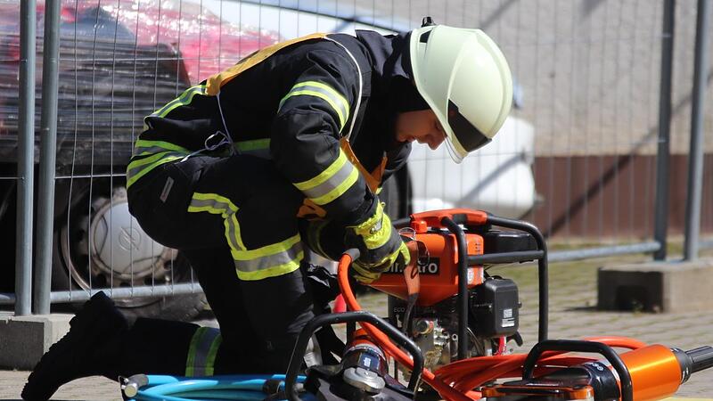 W&auml;hrend einer Schulung in Sachen Technische Hilfeleistung haben Helfer der Freiwilligen Feuerwehr Ober-Unter-Mittelmembach und Haundorf-Beutelsdorf Leistungsabzeichen abgelegt.