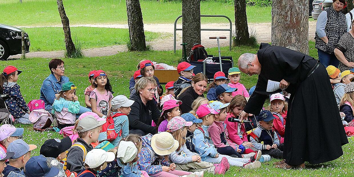 Münnerstadt: 250 Kinder aus allen Kindergärten der Stadt bei einer ...