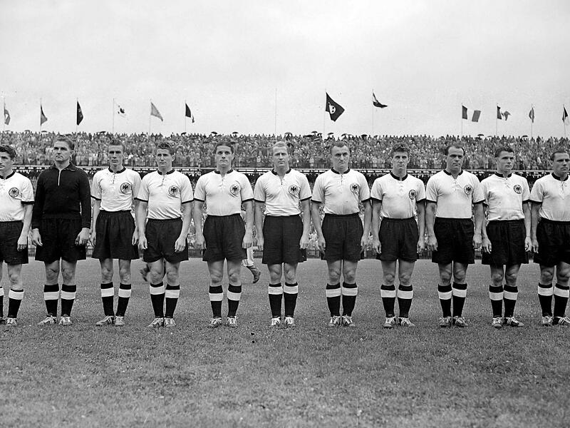 Die deutsche WM-Elf von 1954. Und zwei Franken sind dabei: Max Morlock (re.) und der Fürther Karl Mai (links daneben).