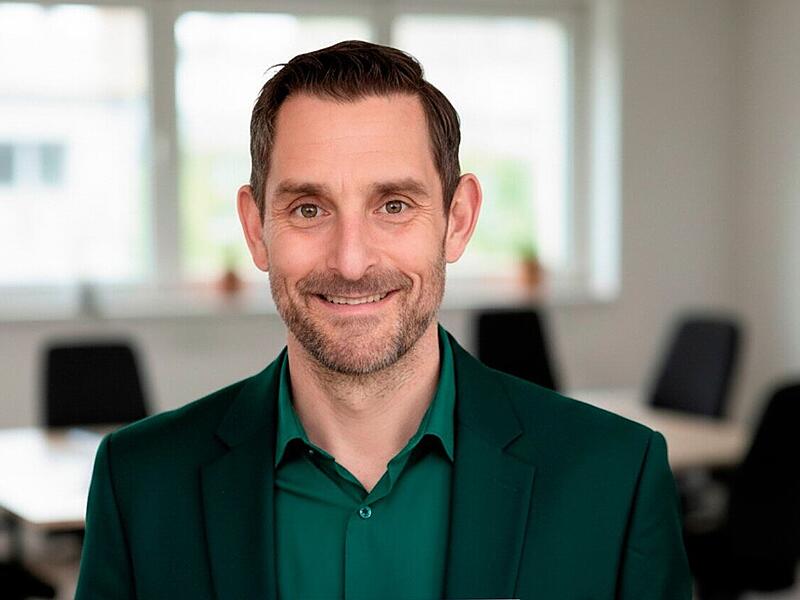 Dirk Stumpe, Initiator und geschäftsführender Vorstand von "Volinare" Bad Brückenau. Dirk Stumpe, Initiator und geschäftsführender Vorstand von VOLINARE Bad Brückenau, präsentiert das Logo der neuen Bürgerbewegung.