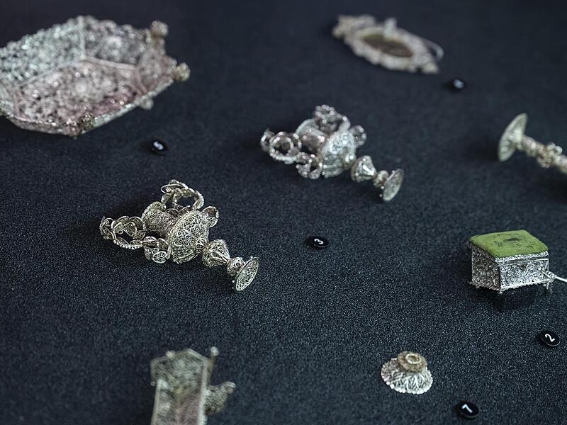 Herzog Ernst I. von Sachsen-Coburg und Gotha teilte seine Kunstschätze zwischen den Residenzen neu auf. Dieses Set aus Silberfiligran kam von Coburg nach Gotha. Herzog Ernst I. von Sachsen-Coburg und Gotha teilte seine Kunstschätze zwischen den Residenzen neu auf. Dieses Set aus Silberfiligran kam von Coburg nach Gotha.