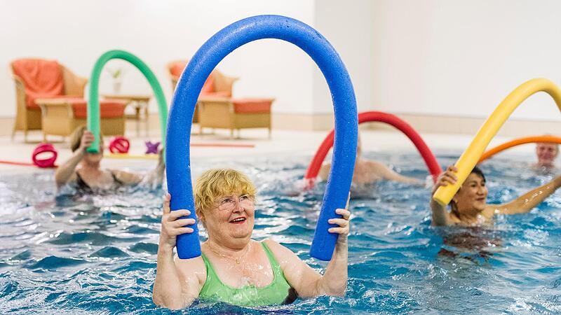 Funktionstraining im Wasser ist für Rheuma-Kranke wichtig, besonders weil es mit weniger Schmerzen als auf dem „Trockenen“ verbunden ist. Wo es nach Schließung der Sinnflut stattfindet, weiß Dagmar Kühnen von der Rheuma-Liga nicht. Funktionstraining im Wasser ist für Rheuma-Kranke wichtig, besonders weil es mit weniger Schmerzen als auf dem „Trockenen“ verbunden ist. Wo es nach Schließung der Sinnflut stattfindet, weiß Dagmar Kühnen von der Rheuma-Liga nicht.