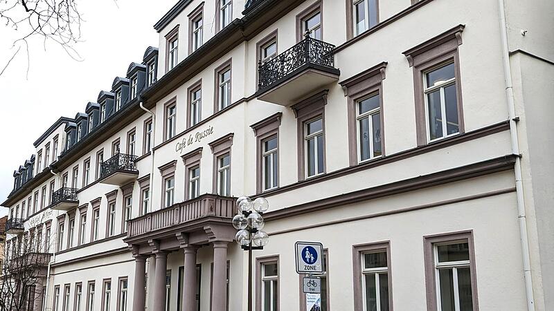 Das ehemalige Hotel &bdquo;Russischer Hof&ldquo; der Familie Panizza, heute DRV-Klinik &bdquo;Am Kurpark&ldquo; wird in Mahlkes Roman &bdquo;Unsereins&ldquo; erw&auml;hnt.