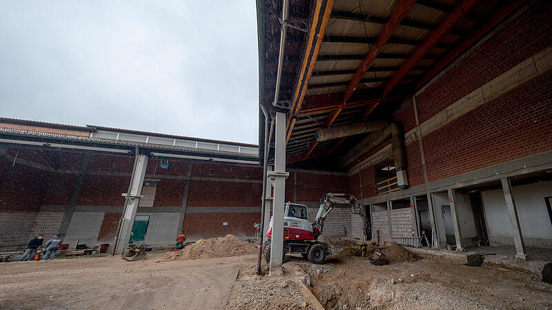 Im ersten Bauabschnitt werden aus seit l&auml;ngerer Zeit ungenutzten alten Hallen neue integrative Fachunterrichtsr&auml;ume.