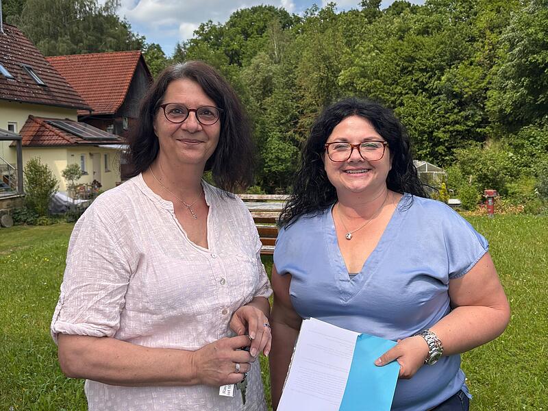 B&uuml;rgermeisterin Tanja Friedrich begl&uuml;ckw&uuml;nschte die einzige Frau unter den neuen Ortssprechern: Ines Schilde wurde mit 17 Stimmen als Sprecherin f&uuml;r Lopp gew&auml;hlt und setzte sich gegen Jens Wolkenstein durch.