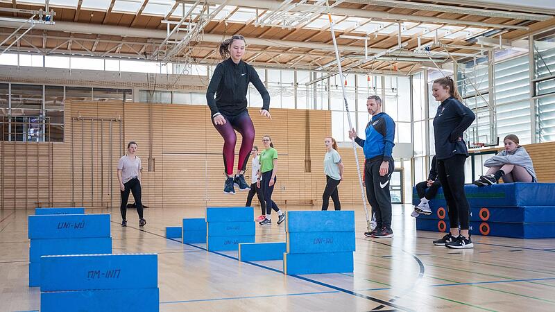 Bei der Trainerausbildung in Würzburg wurde nicht nur theoretisch, sondern auch praktisch geübt. Bei der Trainerausbildung in Würzburg wurde nicht nur theoretisch, sondern auch praktisch geübt.