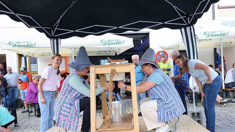 Die &bdquo;Reigschlaaft&rsquo;n&ldquo;, bestehend aus Kerstin Otte, Lena Dinkel, Silke Eichhorn und Monika Moritz-Ruppenstein, gaben alles und setzten sich schlie&szlig;lich bei der Damenkonkurrenz mit 6800 Milliliter durch.